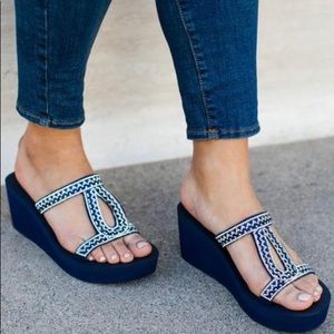 Yellow Box Wovah - Black (7.5)